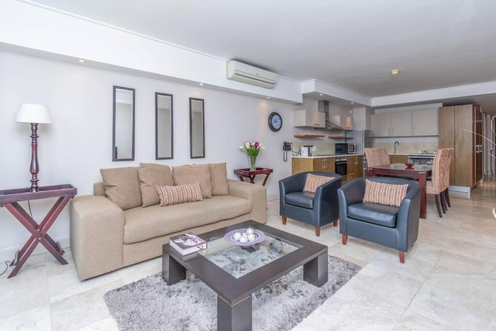 Apartment Stunning V&a Canal Views - No Loadshedding Cape Town